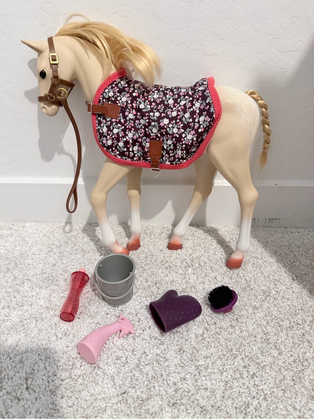 Toy horse doll play set